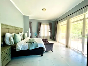 6 Bedroom House
