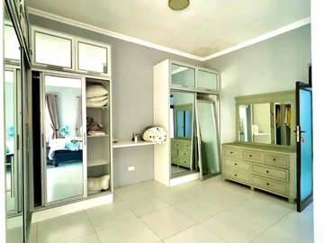 6 Bedroom House