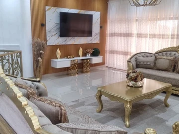 9 Bedroom House