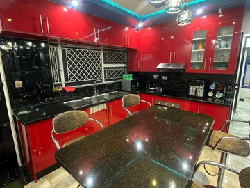 3 Bedroom Flat & Apartment