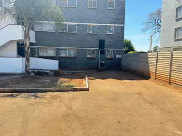 3 Bedroom Flat & Apartment