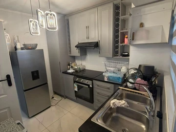 2 Bedroom Flat & Apartment