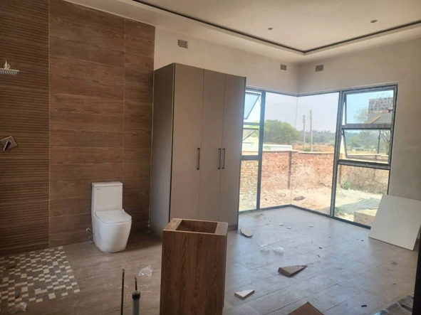 4 Bedroom Flat & Apartment