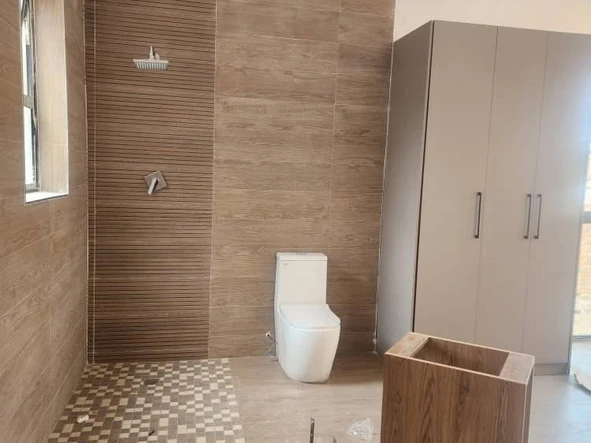 4 Bedroom Flat & Apartment