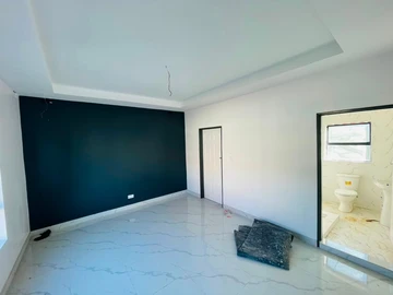 2 Bedroom Flat & Apartment
