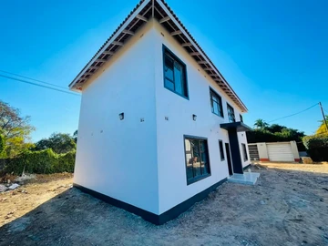 2 Bedroom Flat & Apartment