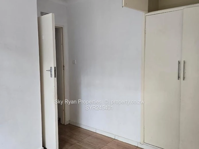 Neat 2 Bed Duplex Garden Apartment