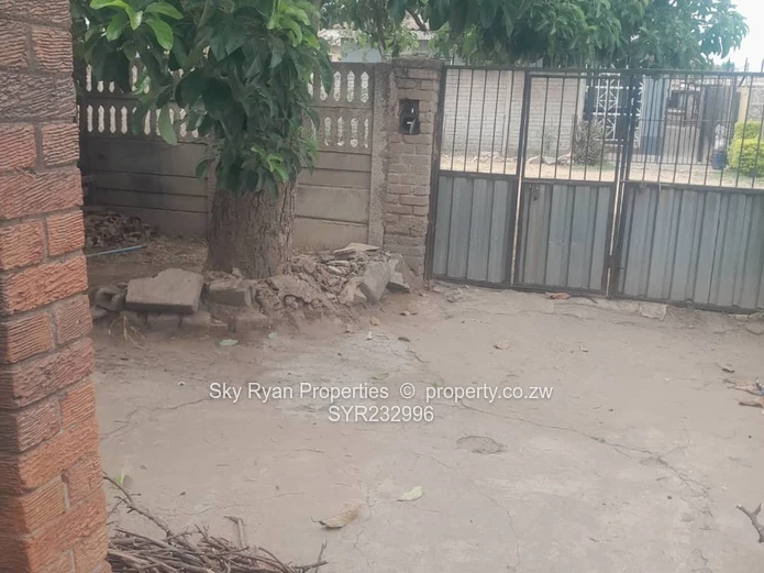 Glen Norah A Spaceman Area  House For Sale