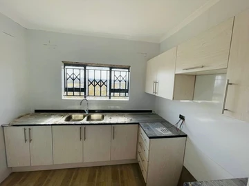 2 Bedroom Flat & Apartment