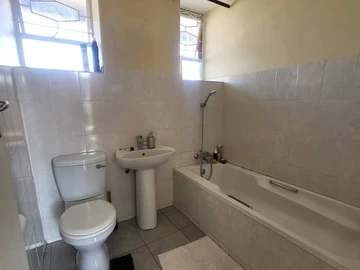 2 Bedroom Flat & Apartment