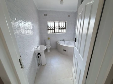 6 Bedroom House