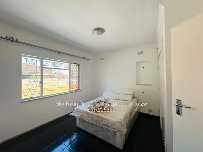  House to Rent in Hillside!