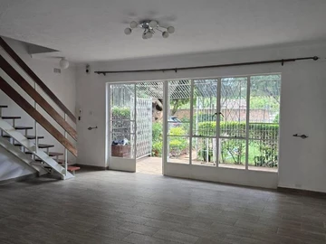 2 Bedroom Flat & Apartment