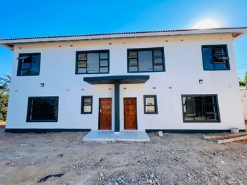 2 Bedroom Flat & Apartment