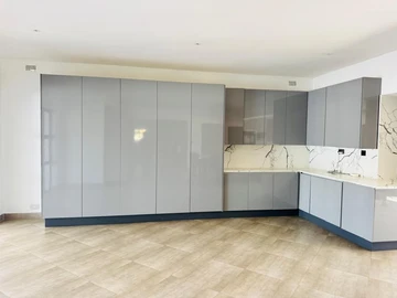 6 Bedroom House