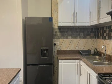 2 Bedroom Flat & Apartment