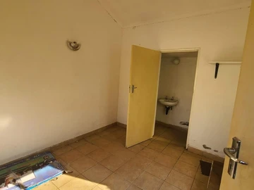 2 Bedroom Flat & Apartment