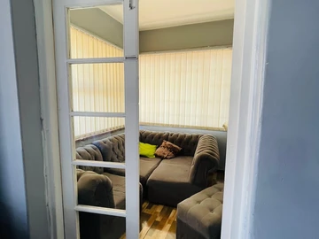 2 Bedroom Flat & Apartment