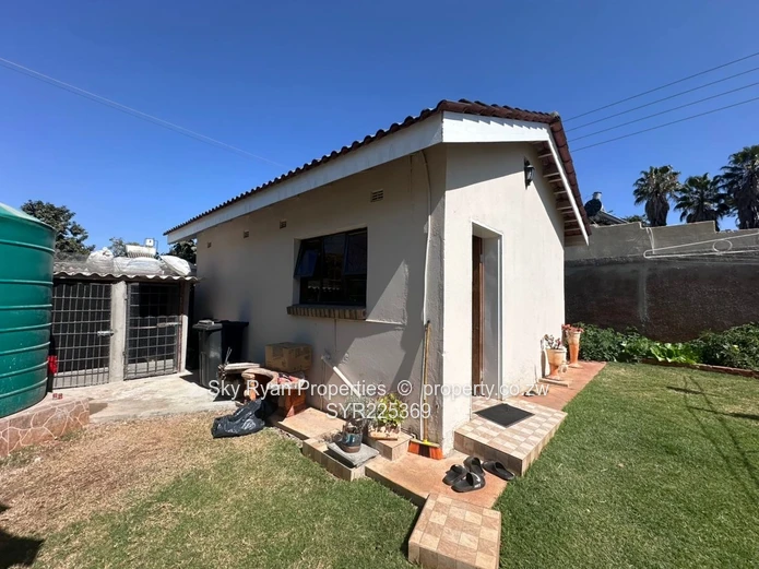  House to Rent in Hillside!