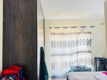 2 Bedroom Flat & Apartment