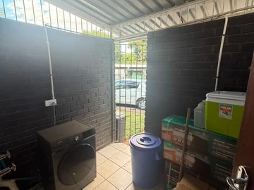 2 Bedroom Flat & Apartment