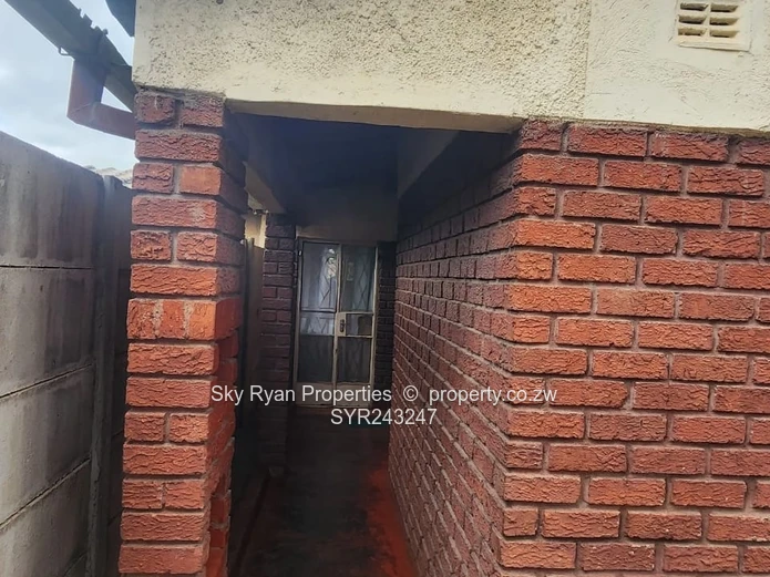 Glen Norah A House For Sale