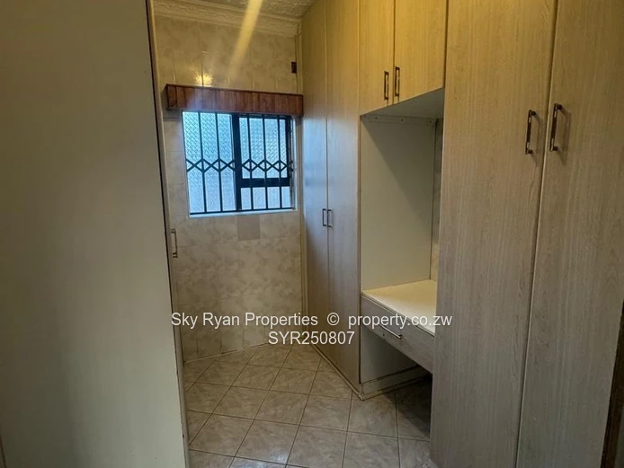 Zimre Park House To Let