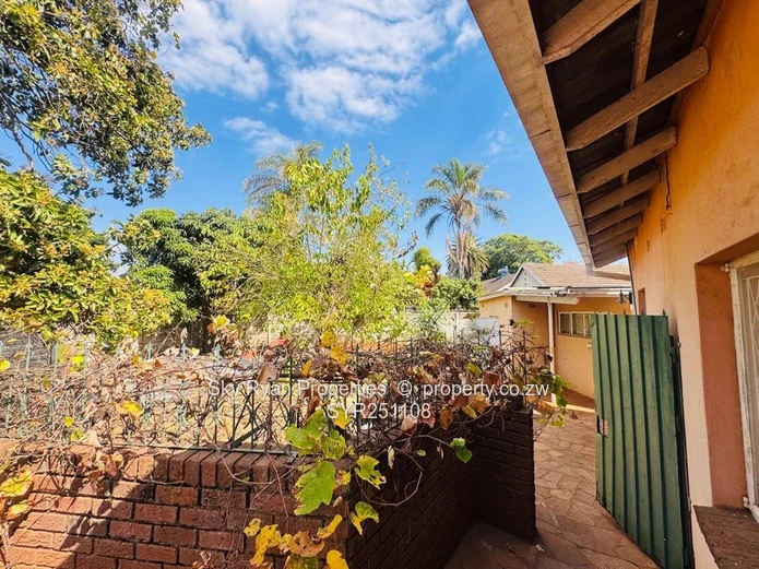 BEDROOM HOUSE TO LET AS OFFICES in mt pleasant 