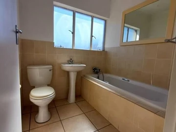 2 Bedroom Flat & Apartment