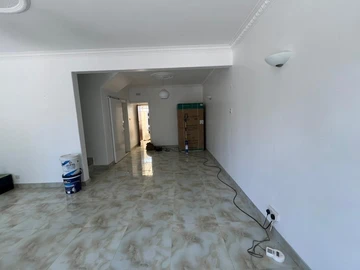 2 Bedroom Flat & Apartment