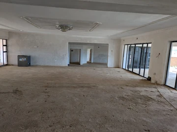 6 Bedroom House