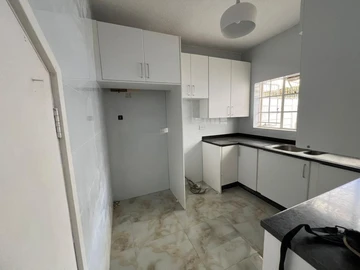 2 Bedroom Flat & Apartment