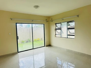 2 Bedroom Flat & Apartment