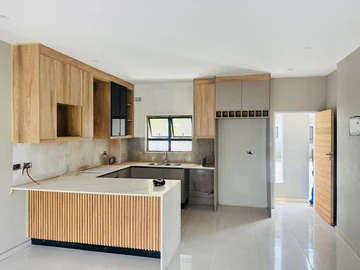 2 Bedroom Flat & Apartment