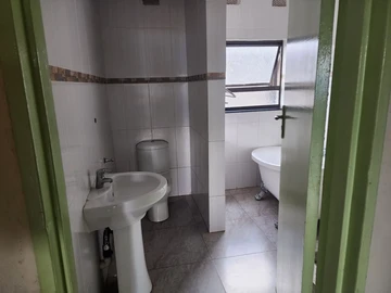 3 Bedroom Flat & Apartment