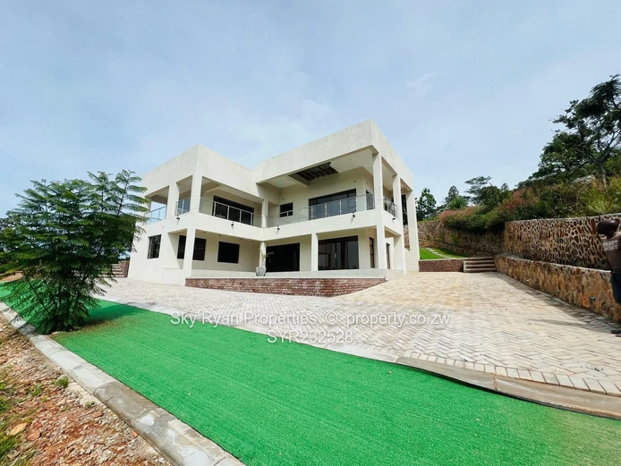 Newly built beautiful home in Glen Lorne 