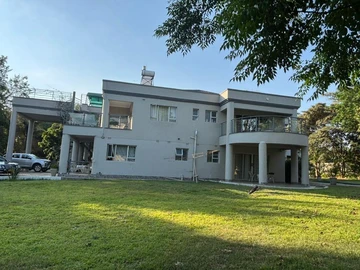7 Bedroom House