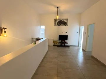 4 Bedroom Flat & Apartment