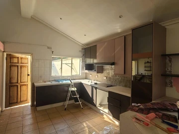 2 Bedroom Flat & Apartment