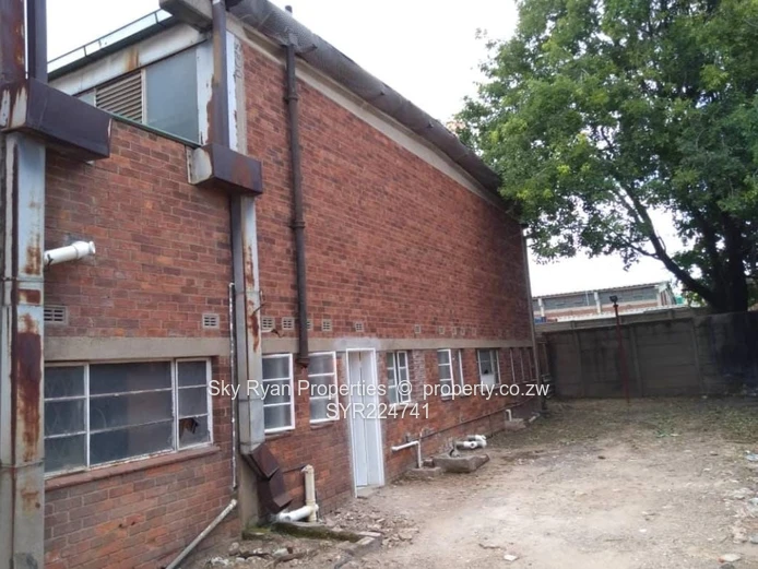 Commercial Warehouse in Msasa for Rent