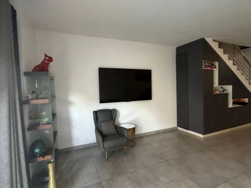 4 Bedroom Flat & Apartment