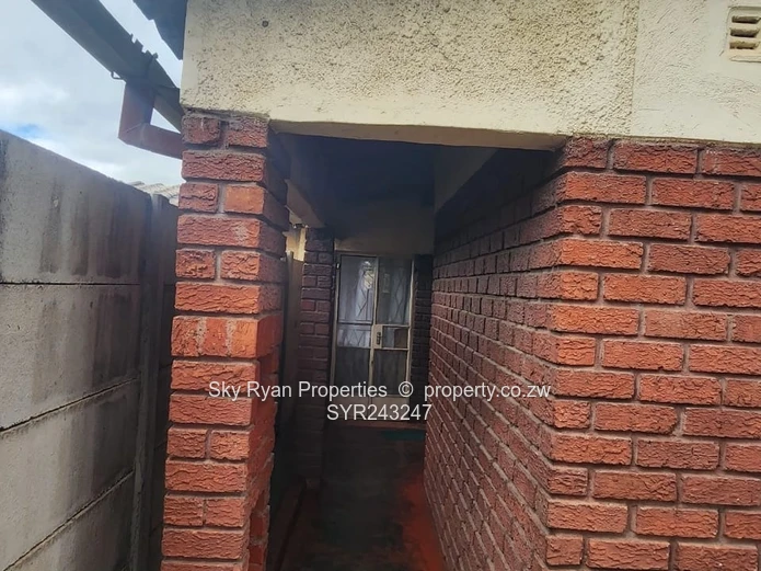 Glen Norah A House For Sale